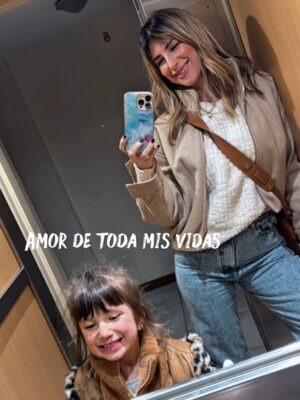 Daniela Pantano Instagram - Septiembre 🦋 con sus bemoles y colores ✨❤️
1. Tuve varios cast hermosos ❤️🙏
2. Me encanta hacer radio y streaming ❤️💪
3. Los churros infaltables con mi princesa 👑 
4. Amor de todas mis vidas 💕
5.  Arrancamos un programa increíble de cultura! 💪 
6. Tranku en casa 😂
7. Con personajes que me hacen reir ! @fabianpdk 
8. La primavera mi estacion preferida de año 🌸
9. Clase abierta de natación/ tenia que ir despues a la radio y en el intento de no mojarme el pelo termine empapada 😂
10. Charlas en el @libertadpalacio  que son un mimo al alma