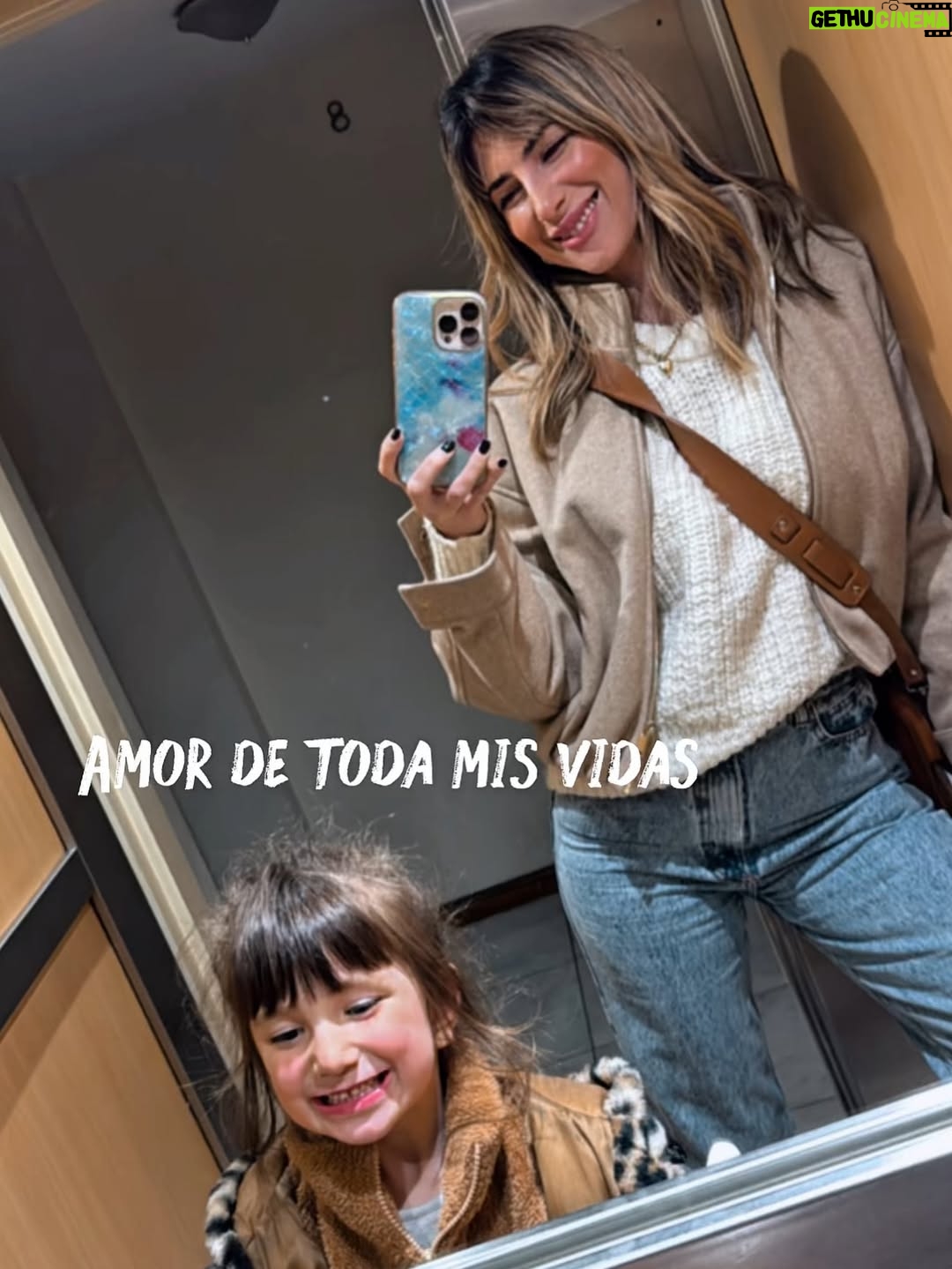 Daniela Pantano - 3.8K Likes - Septiembre 🦋 con sus bemoles y colores ✨❤️
1. Tuve varios cast hermosos ❤️🙏
2. Me encanta hacer radio y streaming ❤️💪
3. Los churros infaltables con mi princesa 👑 
4. Amor de todas mis vidas 💕
5.  Arrancamos un programa increíble de cultura! 💪 
6. Tranku en casa 😂
7. Con personajes que me hacen reir ! @fabianpdk 
8. La primavera mi estacion preferida de año 🌸
9. Clase abierta de natación/ tenia que ir despues a la radio y en el intento de no mojarme el pelo termine empapada 😂
10. Charlas en el @libertadpalacio  que son un mimo al alma