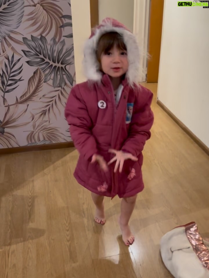 Daniela Pantano - 3.7K Likes - ❤️Amor de mi vida entera! ❤️
Hoy cumplis 5 años❤️lo rapido que se pasa el tiempo al lado tuyo hijita.
Sos el amor mas enorme que pude sentir en toda mi vida , te veo crecer y me llena de orgullo y de felicidad verte ser siempre tan vos, tan Ambar! 
Feliz cumpleaños mi princesita hoy vamos a tener un festejo muy a tu estilo ! Bien arriba , cargado de emociones, intenso y lleno de felicidad
Te amo hija!