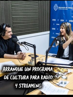 Daniela Pantano Instagram - Septiembre 🦋 con sus bemoles y colores ✨❤️
1. Tuve varios cast hermosos ❤️🙏
2. Me encanta hacer radio y streaming ❤️💪
3. Los churros infaltables con mi princesa 👑 
4. Amor de todas mis vidas 💕
5.  Arrancamos un programa increíble de cultura! 💪 
6. Tranku en casa 😂
7. Con personajes que me hacen reir ! @fabianpdk 
8. La primavera mi estacion preferida de año 🌸
9. Clase abierta de natación/ tenia que ir despues a la radio y en el intento de no mojarme el pelo termine empapada 😂
10. Charlas en el @libertadpalacio  que son un mimo al alma