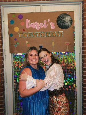 Darci Lynne Farmer Instagram - Thank you to everyone who made me feel so loved on my birthday Sunday. 21 years and counting! Praise God for another year to be a light in the dark, and to continue to spread love. 1 John 4:16 ❕