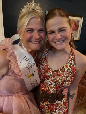 Darci Lynne Farmer Instagram - Thank you to everyone who made me feel so loved on my birthday Sunday. 21 years and counting! Praise God for another year to be a light in the dark, and to continue to spread love. 1 John 4:16 ❕