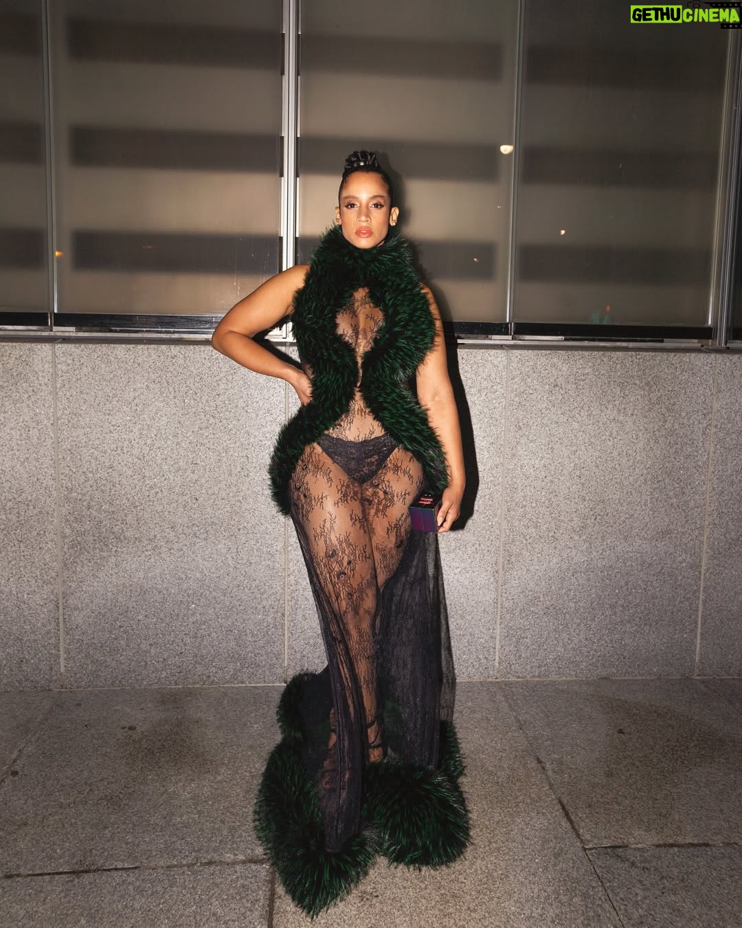 Dascha Polanco - 57.1K Likes - One World Muse. @kimshuistudio 

📸: @eduardoholguinm 
#ismellgood