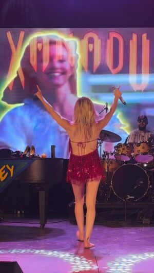 Debbie Gibson Instagram - Happy Heavenly Birthday @therealonj Never forgotten 🕊️
A #FBF montage of Xanadu throughout the past year from NYC to Calgary to Chile and so many places in between.
Celebrating you today 🍷
Thank you for the inspiration 🩵
Montage @kjbw6
#music #olivianewtonjohn #singer #xanadu