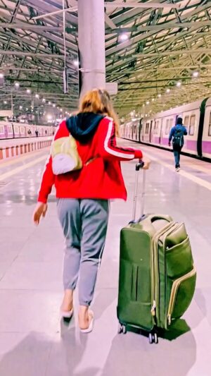 Deepa Rai Instagram - Mumbai to manali ❄️☃️
#reels #explorepage #foryou #trending #trend