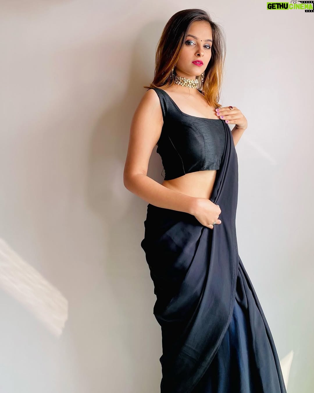 Deepa Rai - 6.7K Likes - The best is yet to be 
.
.
.
#explore #foryou #trending #saree