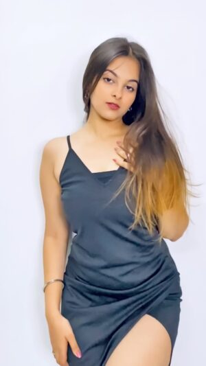 Deepa Rai Instagram - 🖤HEY🖤
#reels #explore #explorepage #trending #trend #trending #trendingsongs