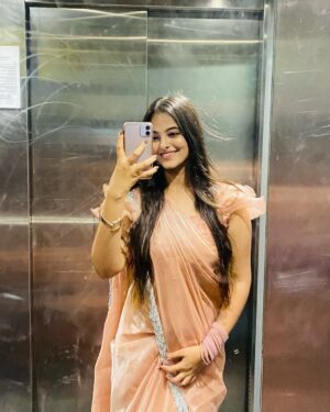 Deepa Rai Instagram - Haan jiii 💐
#explore #explorepage #exploremore #saree #daily