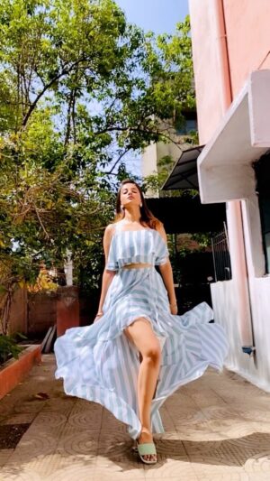 Deepa Rai Instagram - Haule haule 🤍✌🏻
#reels #explore #explorepage #foryou #trendingreels #trending #trend