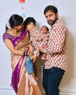 Deepika Jayaraman Instagram - The one from Vyan’s Naming Ceremony ❤️
Boys outfit @projectlove_bydeera
My saree @hayagrivas_silkhouse