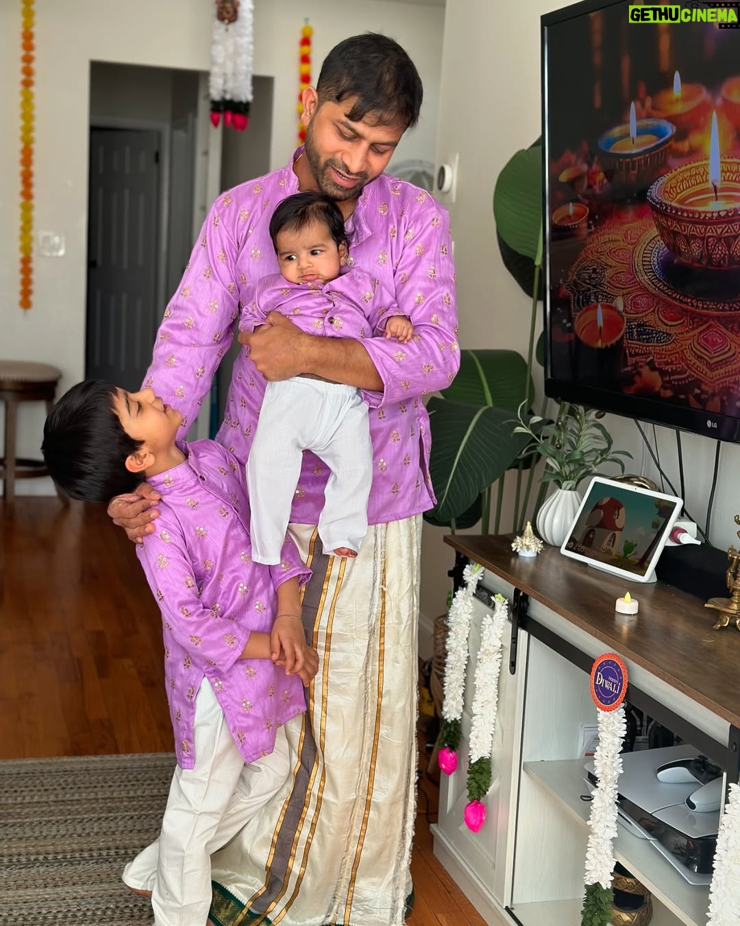 Deepika Jayaraman - 27.8K Likes - Malargal Keten Vanamey Thandana

Kutti Thala’s Thala Deepavali 💜💚

All of us wearing @projectlove_bydeera creation