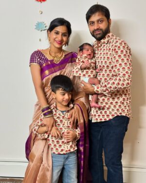 Deepika Jayaraman Instagram - The one from Vyan’s Naming Ceremony ❤️
Boys outfit @projectlove_bydeera
My saree @hayagrivas_silkhouse