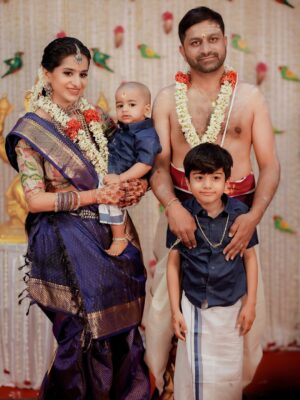 Deepika Jayaraman Instagram - The One where VYAN turns ONE 💙
& the 8th picture has my heart 🥹❤️
Photos @magicmomentsphotography.in
My Mehindi @dotsandcurves
My Make up & Hair @vyshalisundaram_makeupandhair
Boys outfit @sundari_silks
My saree @hayagrivas_silkhouse