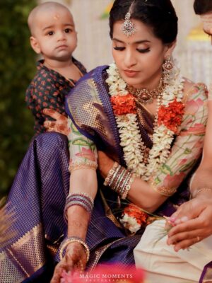 Deepika Jayaraman Instagram - The One where VYAN turns ONE 💙
& the 8th picture has my heart 🥹❤️
Photos @magicmomentsphotography.in
My Mehindi @dotsandcurves
My Make up & Hair @vyshalisundaram_makeupandhair
Boys outfit @sundari_silks
My saree @hayagrivas_silkhouse