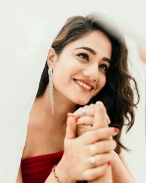Deepthi Manne Instagram - And YES, I’m IN LOVE ❤️

Thank you for capturing all my incredible memories of love !!! A big shoutout to @holdinghands.wed you guys were absolutely amazing❤️
