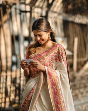 Deesha Umesh Instagram - ಪ್ರೇಮ ಪತ್ರ 💕 I’ll always choose you 💌
.
.
.
Photos by @praveen_reddy__07
Saree from @the.kritagyaa