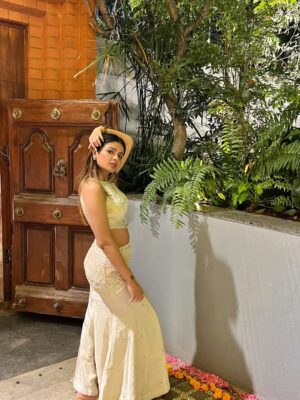 Deesha Umesh Instagram - Current status: collecting wedding invites like Pokémon cards 😂💕
Outfit from @classy_renthouse
.
.
.
.
#deeshaumesh #weddingoutfit #sangeet #indian #weddingseason