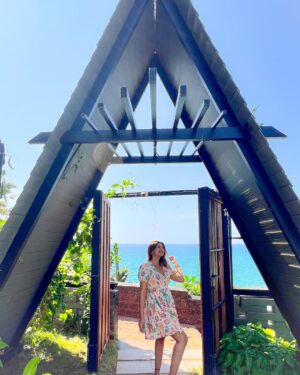 Deesha Umesh Instagram - Varkala 🩵🌊
.
Day 1 Itinerary
Stay - @antiliyachalets (one of the best stays with beach view front )
Brunch - Trattoria (beach view cafe)
Explored - @jatayuearthscenter ( Cost Rs. 555 , includes cable car ride) , Ram mandir, Swami Janardhana Temple (200 0 yrs old)
Dinner - @tripislife
.
#deeshaumesh #varkala #stay #cafe #recommendations