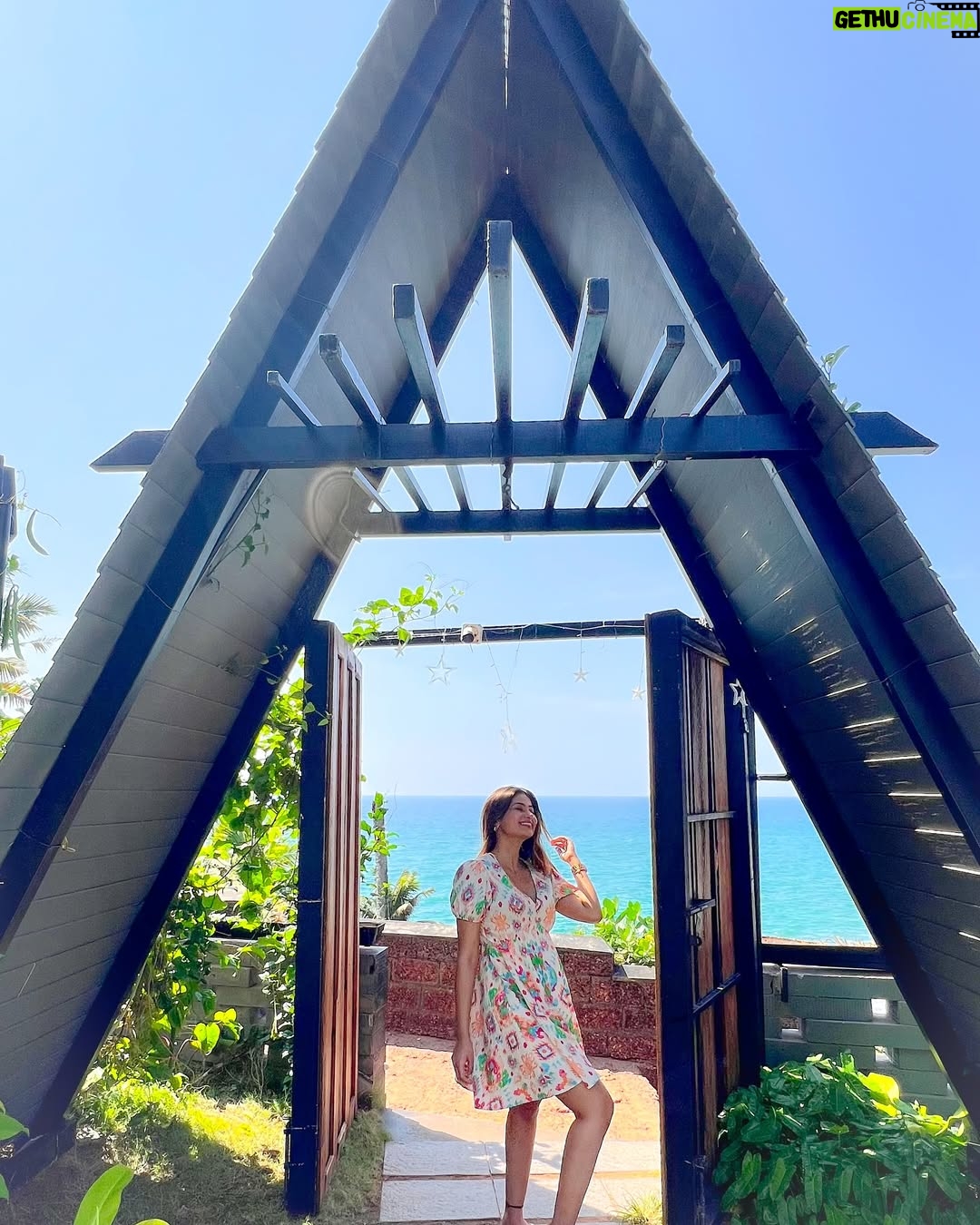 Deesha Umesh - 12.5K Likes - Varkala 🩵🌊
.
Day 1 Itinerary 
Stay - @antiliyachalets (one of the best stays with beach view front ) 
Brunch - Trattoria (beach view cafe) 
Explored - @jatayuearthscenter ( Cost Rs. 555 , includes cable car ride) , Ram mandir, Swami Janardhana Temple (200 0 yrs old) 
Dinner - @tripislife 
.
#deeshaumesh #varkala #stay #cafe #recommendations