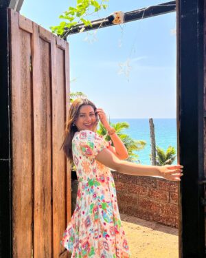 Deesha Umesh Instagram - Varkala 🩵🌊
.
Day 1 Itinerary
Stay - @antiliyachalets (one of the best stays with beach view front )
Brunch - Trattoria (beach view cafe)
Explored - @jatayuearthscenter ( Cost Rs. 555 , includes cable car ride) , Ram mandir, Swami Janardhana Temple (200 0 yrs old)
Dinner - @tripislife
.
#deeshaumesh #varkala #stay #cafe #recommendations