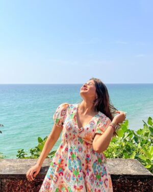 Deesha Umesh Instagram - Varkala 🩵🌊
.
Day 1 Itinerary
Stay - @antiliyachalets (one of the best stays with beach view front )
Brunch - Trattoria (beach view cafe)
Explored - @jatayuearthscenter ( Cost Rs. 555 , includes cable car ride) , Ram mandir, Swami Janardhana Temple (200 0 yrs old)
Dinner - @tripislife
.
#deeshaumesh #varkala #stay #cafe #recommendations