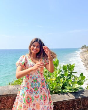 Deesha Umesh Instagram - Varkala 🩵🌊
.
Day 1 Itinerary
Stay - @antiliyachalets (one of the best stays with beach view front )
Brunch - Trattoria (beach view cafe)
Explored - @jatayuearthscenter ( Cost Rs. 555 , includes cable car ride) , Ram mandir, Swami Janardhana Temple (200 0 yrs old)
Dinner - @tripislife
.
#deeshaumesh #varkala #stay #cafe #recommendations