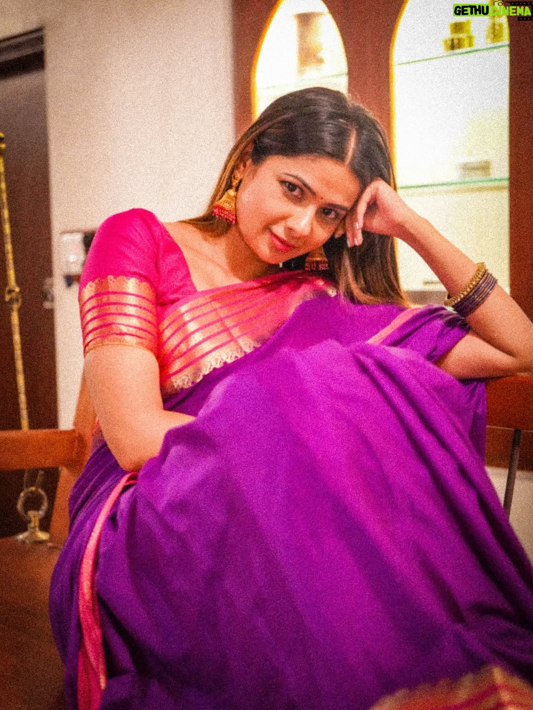 Deesha Umesh - 17.1K Likes - ಕಾಲಲ್ಲಿ ಕಿರುಗೆಜ್ಜೆ ಘಲ್ಲೆಂದವೋ 🪷
.
.
.
#deeshaumesh #kannada #sareee