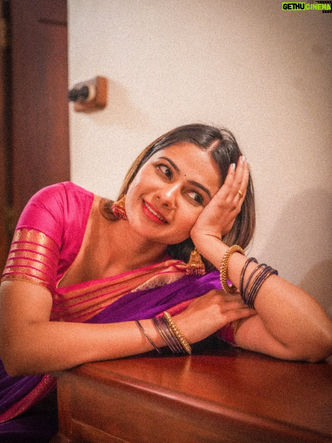 Deesha Umesh - 17.1K Likes - ಕಾಲಲ್ಲಿ ಕಿರುಗೆಜ್ಜೆ ಘಲ್ಲೆಂದವೋ 🪷
.
.
.
#deeshaumesh #kannada #sareee
