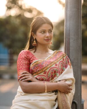Deesha Umesh Instagram - ಪ್ರೇಮ ಪತ್ರ 💕 I’ll always choose you 💌
.
.
.
Photos by @praveen_reddy__07
Saree from @the.kritagyaa