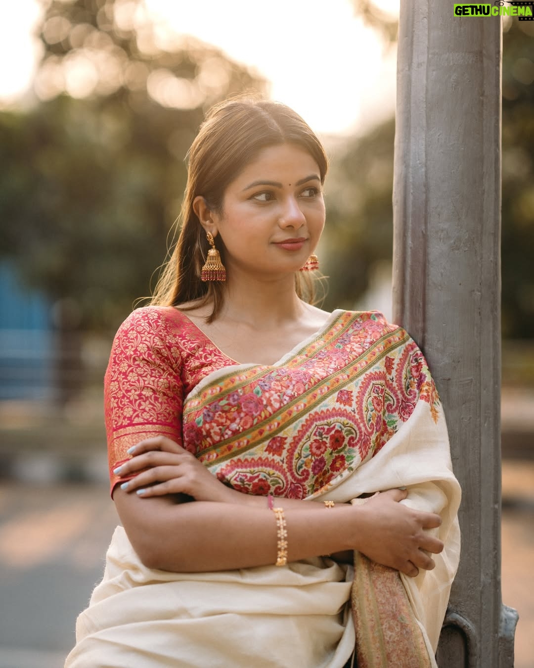 Deesha Umesh - 22.7K Likes - ಪ್ರೇಮ ಪತ್ರ 💕 I’ll always choose you 💌
.
.
.
Photos by @praveen_reddy__07 
Saree from @the.kritagyaa