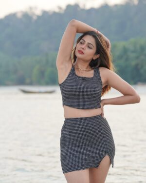Deesha Umesh Instagram - Beach, please 🏖️
.
I would like to certify vade as the best photographer I have worked with @vinaygururaja4372 thanks 😂💕
.
#deeshaumesh #beach #andaman #resort #stay