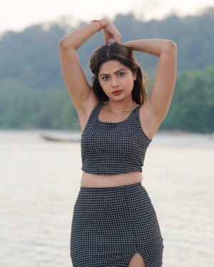 Deesha Umesh Instagram - Beach, please 🏖️
.
I would like to certify vade as the best photographer I have worked with @vinaygururaja4372 thanks 😂💕
.
#deeshaumesh #beach #andaman #resort #stay