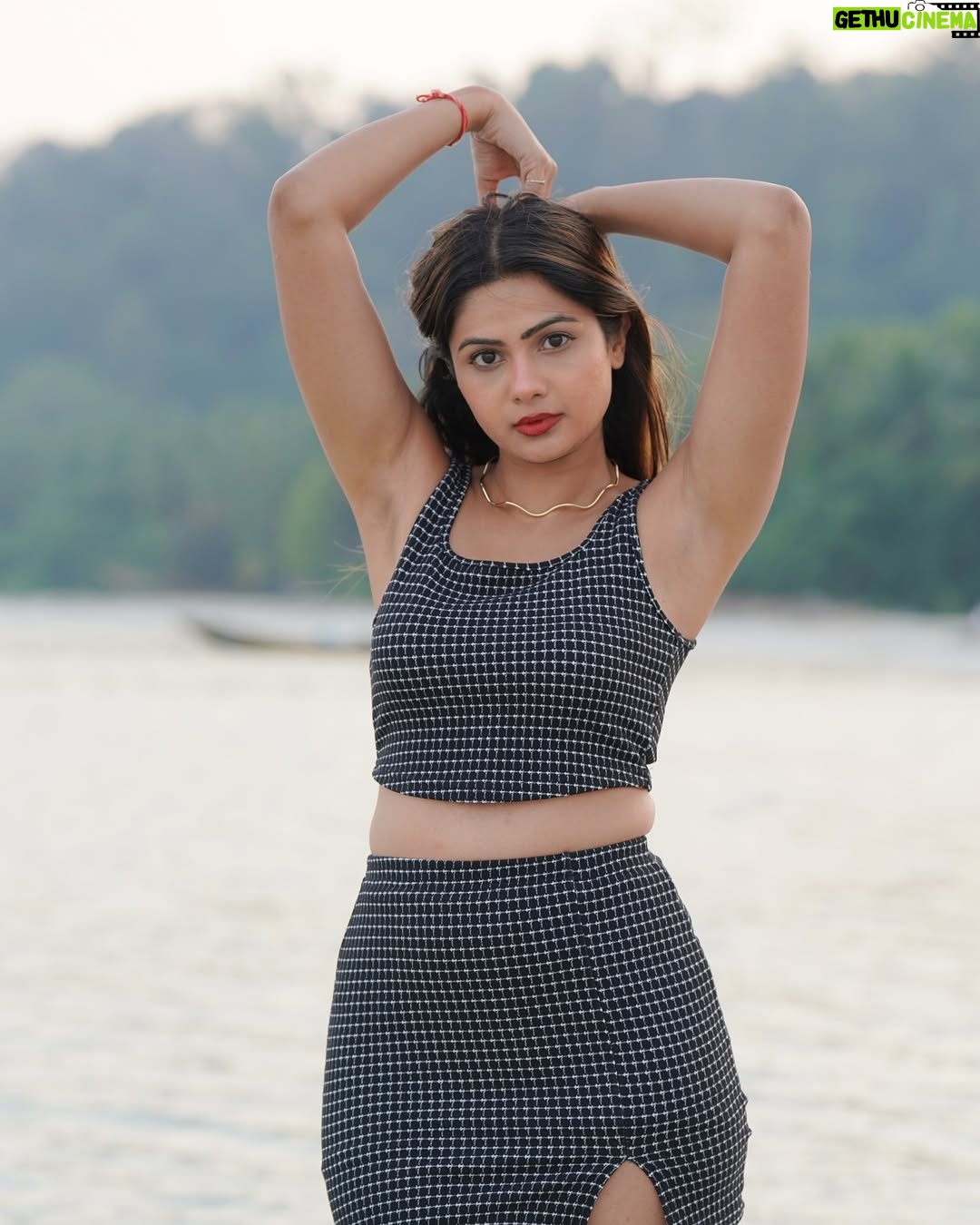 Deesha Umesh - 30.8K Likes - Beach, please 🏖️
.
I would like to certify vade as the best photographer I have worked with @vinaygururaja4372 thanks 😂💕
.
#deeshaumesh #beach #andaman #resort #stay
