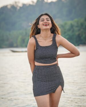Deesha Umesh Instagram - Beach, please 🏖️
.
I would like to certify vade as the best photographer I have worked with @vinaygururaja4372 thanks 😂💕
.
#deeshaumesh #beach #andaman #resort #stay