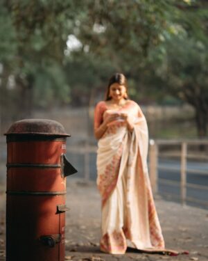 Deesha Umesh Instagram - ಪ್ರೇಮ ಪತ್ರ 💕 I’ll always choose you 💌
.
.
.
Photos by @praveen_reddy__07
Saree from @the.kritagyaa