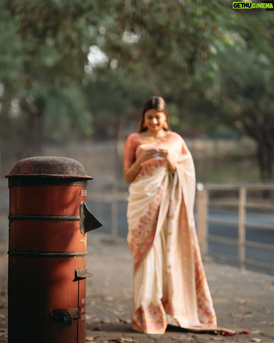Deesha Umesh - 22.7K Likes - ಪ್ರೇಮ ಪತ್ರ 💕 I’ll always choose you 💌
.
.
.
Photos by @praveen_reddy__07 
Saree from @the.kritagyaa