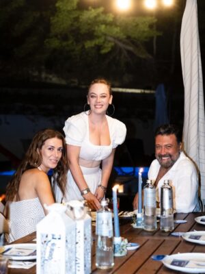 Demet Evgar Instagram - Çocuklar gibi şendik 🩵