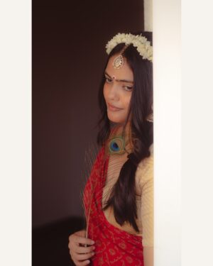 Denima Shrivastava Instagram - Always wanted to do a Radha Rani look 🦚❤️✨
.
.
.
.
.
.
.
.
.
.
.
.
.
.
.
.
.
.
Self portraits, Janmashtami poses, pose ideas, Janmashtami, photoshoot, shoot ideas, pose guide, photography, Instagram, fyp 

#Janmashtamiposes #poseideas #janmastamishootideas #janmastami #poseguide #fyp