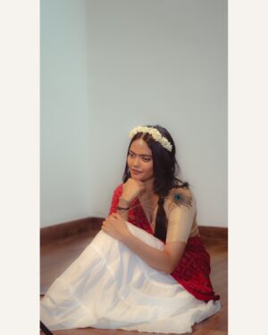 Denima Shrivastava Instagram - Always wanted to do a Radha Rani look 🦚❤️✨
.
.
.
.
.
.
.
.
.
.
.
.
.
.
.
.
.
.
Self portraits, Janmashtami poses, pose ideas, Janmashtami, photoshoot, shoot ideas, pose guide, photography, Instagram, fyp 

#Janmashtamiposes #poseideas #janmastamishootideas #janmastami #poseguide #fyp
