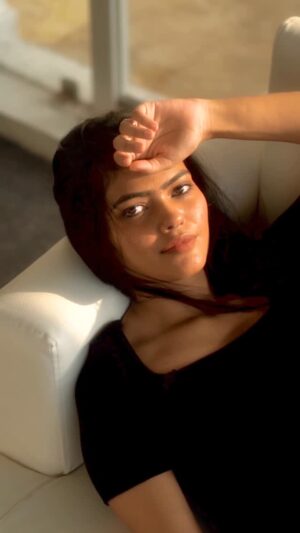 Denima Shrivastava Instagram - Uski aankhon mein faila Kajal👀❤️✨
.
.
.
.
.
.
.
.
.
.
.
.
.
.
.
.
.
.
Self shoot, shoot ideas, video ideas, dreamy video, tutorial, mobile videography, Bollywood, inspiration, couple, aesthetic, love, kashish, trending, reels, fyp 

#selfshoot #kashish #ashishbhatia #videoideas #dreamy #reels #fyp