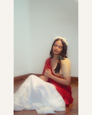 Denima Shrivastava Instagram - Always wanted to do a Radha Rani look 🦚❤️✨
.
.
.
.
.
.
.
.
.
.
.
.
.
.
.
.
.
.
Self portraits, Janmashtami poses, pose ideas, Janmashtami, photoshoot, shoot ideas, pose guide, photography, Instagram, fyp 

#Janmashtamiposes #poseideas #janmastamishootideas #janmastami #poseguide #fyp