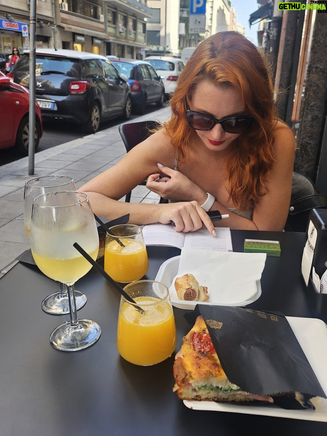 Denisa Nesvačilová - 2.5K Likes - Itálie, Apulie, srpen 2025

Nálada u stolů byla je skvělá. Boží jídlo (hodně), super prosecco (dostatek, ne moc!), úchvatná architektura a historie (kromě Bari, to nás tak nebralo) a hlavně my dva (a o tom jindy)… 😜❤️☀️🚜