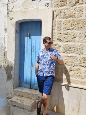 Denisa Nesvačilová Instagram - Itálie, Apulie, srpen 2025

Nálada u stolů byla je skvělá. Boží jídlo (hodně), super prosecco (dostatek, ne moc!), úchvatná architektura a historie (kromě Bari, to nás tak nebralo) a hlavně my dva (a o tom jindy)… 😜❤️☀️🚜