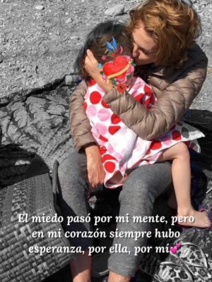 Denisse Dibós Instagram - 🙏🏼Hoy, que conmemoramos el Día Mundial de la Lucha contra el Cáncer de Mama, quiero compartir mi corazón 🩷 y mi gratitud. Hoy no solo celebro un año más de vida, sino 8 años desde aquel diagnóstico de cáncer de mama. 🥹
Recuerdo ese momento, hace no mucho, cuando todo pasaba por mi cabeza: la incertidumbre, las oraciones, las meditaciones... Y decidí tomarlo como un regalo de vida, una gran oportunidad para el aprendizaje y la evolución.
¡SOY UNA SOBREVIVIENTE 💪🏼 del cáncer de mama! Y como millones de personas en el mundo 🌍 que han vencido o que hoy luchan con valentía, hoy agradezco inmensamente.
Hoy doy gracias a Dios 💞 por esta segunda oportunidad. Elevo una oración 🙏🏼 por todas aquellas guerreras que lucharon hasta darlo todo y que hoy ya no están aquí para celebrarlo con nosotras.
¡Gracias, gracias y gracias!
Ahora, con fe, siempre atenta y puntual con mis chequeos, ¡siempre pa’lante! Esta experiencia me enseñó a apreciar lo que tenemos y a cuidar nuestra vida. Me refugié en actividades que me hacían bien, como el yoga 🧘♀️, las caminatas, y encontré en la equinoterapia mucha paz, un espacio para el disfrute y la naturaleza.
Recuerda que la prevención hace la diferencia entre la vida y la muerte. ¡Hazte tus chequeos!
¡UN DIAGNÓSTICO TEMPRANO SALVA VIDAS 💞!
Si conoces a alguien que está pasando por esto, comenta con un 💓 y mandémosle nuestros mejores deseos para que se recupere pronto. ¡Vamos que sí puedes 👏🏼! Y si eres una sobreviviente como yo, celebra la vida y sigue cuidándote 🙏🏼.
¡Bravo por todas esas mujeres valientes y hermosas que no se dejaron vencer con el cáncer!
¡Tenemos tanto que agradecer! Aprendamos a valorar cada respiro.
#TimeToEndBreastCancer #DiaMundialDelCancerDeMama #CelebraLaVida #Cáncer #AcabemosConElCancerDeMama