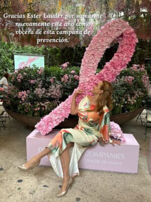 Denisse Dibós Instagram - 🙏🏼Hoy, que conmemoramos el Día Mundial de la Lucha contra el Cáncer de Mama, quiero compartir mi corazón 🩷 y mi gratitud. Hoy no solo celebro un año más de vida, sino 8 años desde aquel diagnóstico de cáncer de mama. 🥹
Recuerdo ese momento, hace no mucho, cuando todo pasaba por mi cabeza: la incertidumbre, las oraciones, las meditaciones... Y decidí tomarlo como un regalo de vida, una gran oportunidad para el aprendizaje y la evolución.
¡SOY UNA SOBREVIVIENTE 💪🏼 del cáncer de mama! Y como millones de personas en el mundo 🌍 que han vencido o que hoy luchan con valentía, hoy agradezco inmensamente.
Hoy doy gracias a Dios 💞 por esta segunda oportunidad. Elevo una oración 🙏🏼 por todas aquellas guerreras que lucharon hasta darlo todo y que hoy ya no están aquí para celebrarlo con nosotras.
¡Gracias, gracias y gracias!
Ahora, con fe, siempre atenta y puntual con mis chequeos, ¡siempre pa’lante! Esta experiencia me enseñó a apreciar lo que tenemos y a cuidar nuestra vida. Me refugié en actividades que me hacían bien, como el yoga 🧘♀️, las caminatas, y encontré en la equinoterapia mucha paz, un espacio para el disfrute y la naturaleza.
Recuerda que la prevención hace la diferencia entre la vida y la muerte. ¡Hazte tus chequeos!
¡UN DIAGNÓSTICO TEMPRANO SALVA VIDAS 💞!
Si conoces a alguien que está pasando por esto, comenta con un 💓 y mandémosle nuestros mejores deseos para que se recupere pronto. ¡Vamos que sí puedes 👏🏼! Y si eres una sobreviviente como yo, celebra la vida y sigue cuidándote 🙏🏼.
¡Bravo por todas esas mujeres valientes y hermosas que no se dejaron vencer con el cáncer!
¡Tenemos tanto que agradecer! Aprendamos a valorar cada respiro.
#TimeToEndBreastCancer #DiaMundialDelCancerDeMama #CelebraLaVida #Cáncer #AcabemosConElCancerDeMama