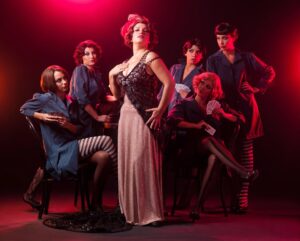 Denisse Dibós Instagram - ⭐️ CHICAGO ⭐️
En el 2012,la historia de Roxie Hart, Billy Flynn y Velma Kelly llegó a los escenarios en una puesta que aún está presente en nuestra mente y corazón.
¿Cuál es tu canción favorita del musical? 🎵