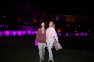 Denisse Dibós Instagram - 🎀 5 años, 1 mensaje: la esperanza vence🎀
Hoy celebro con el corazón lleno de gratitud ser, por quinto año consecutivo, imagen de la campaña de @esteelauderperu en la lucha contra el cáncer de mama.
El cáncer no solo es una batalla médica, es emocional, mental y espiritual. Pero también es una oportunidad de transformación, de valorar la vida, de conectar desde lo más profundo.
He vivido de cerca el miedo, pero también he visto el poder de la detección a tiempo, la ciencia, la fe y el amor. Y sobre todo, el poder de no rendirse jamás.
Agradezco ser parte de esta campaña que visibiliza, acompaña y empodera. Porque juntas, informadas y unidas, sí se puede vencer.
A todas las guerreras que están en este camino: no están solas. 💪💗
Y a quienes aún no se han hecho un chequeo: háganlo. La prevención salva vidas.
#TimeToEndBreastCancer #EstéeLauderCompanies #5AñosDeEsperanza #DetecciónTemprana #UnidasSomosMásFuertes @elc_peru