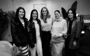 Denisse Dibós Instagram - La prevención es un acto de amor propio. Cuidarte hoy es regalarte más mañanas. El cáncer de mama no espera, pero la detección temprana puede cambiar la historia. El mejor recordatorio de amor: tocar, revisar y prevenir. La vida es más fuerte cuando la cuidamos a tiempo.
¿Ya te revisaste? Puedes elegir ver la vida a color o en blanco y negro.