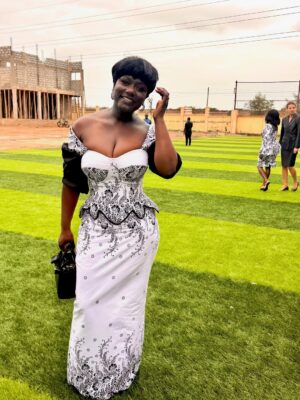 Dentaa Instagram - Glad to have been there to support our sister @omenaamensah as she laid her father to rest, while also honoring the 25th anniversary of her brother’s passing. A truly beautiful service filled with love, reflection, and strength.

Always a blessing reconnecting with new and old friends @ozwald_boateng @ritamawuena @ibrahimmahama3 @kuukuatheartist 💫

Styled by @da_therapizt @graceluxstyling
Outfit @halibraim_ 🩷