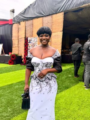Dentaa Instagram - Glad to have been there to support our sister @omenaamensah as she laid her father to rest, while also honoring the 25th anniversary of her brother’s passing. A truly beautiful service filled with love, reflection, and strength.

Always a blessing reconnecting with new and old friends @ozwald_boateng @ritamawuena @ibrahimmahama3 @kuukuatheartist 💫

Styled by @da_therapizt @graceluxstyling
Outfit @halibraim_ 🩷